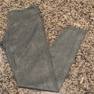 BNWOT Lululemon athletica Green Leggings Size 10